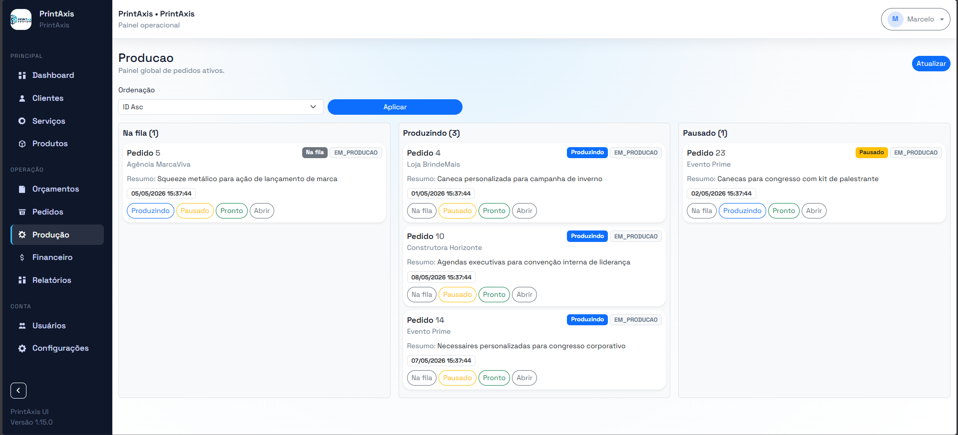 Painel de produção do PrintAxis com colunas por status e pedidos ativos.